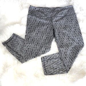 PINK VS Geo Knockout Capri Leggings